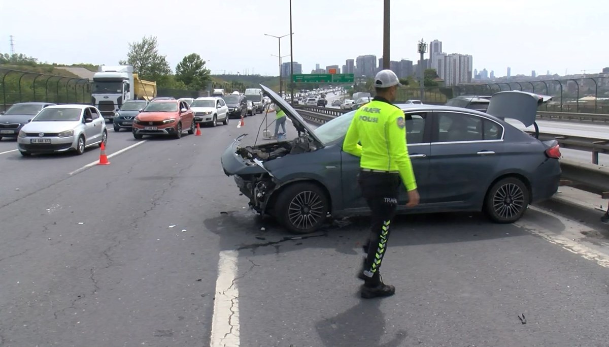 İstanbul’da pazar sabahı trafiği kilitleyen kaza