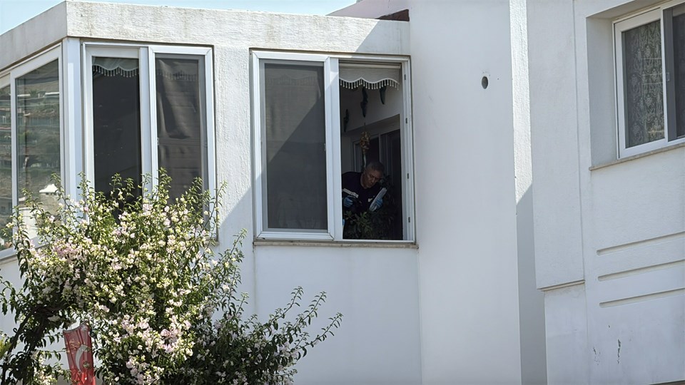 Bodrum'da çatıdan düşen emekli polis yaşamını yitirdi - 1