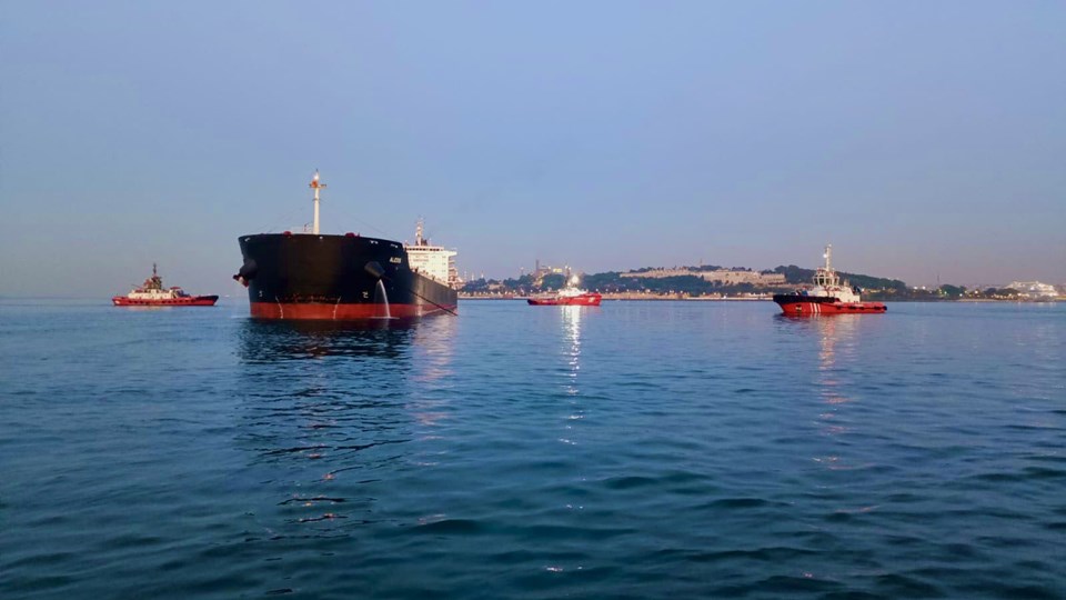 İstanbul Boğazı'nda gemi trafiği geçici olarak durduruldu - 1