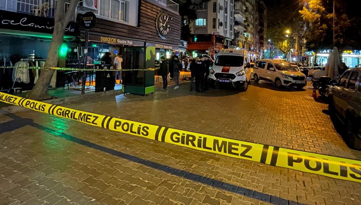 Gece kulübü önünde başından vurulan genç yaşam mücadelesini kaybetti Gece kulübü önünde başından vurulan genç yaşam mücadelesini kaybetti