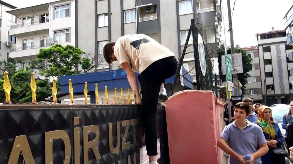 YKS'de ilk oturum (TYT) heyecanı: Sınava geç kalanların hayalleri yıkıldı! - 12