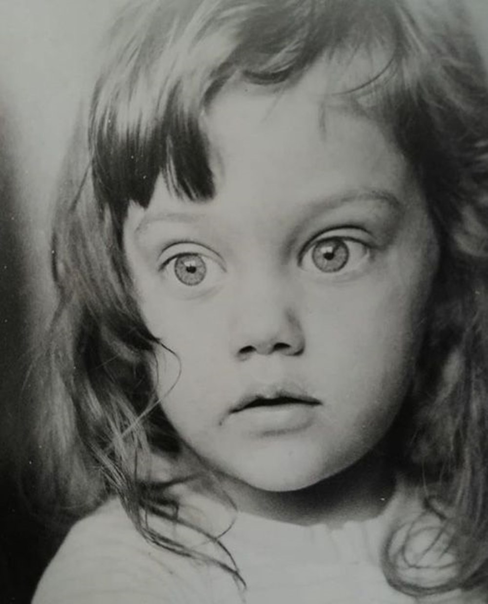 Su Burcu Yazgı Coşkun'dan nostaljik kare (Ünlülerin çocukluk ve gençlik halleri) - 410