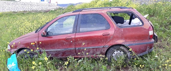Otomobil şarampole yuvarlandı: Anne-baba yaralandı, bebekleri öldü