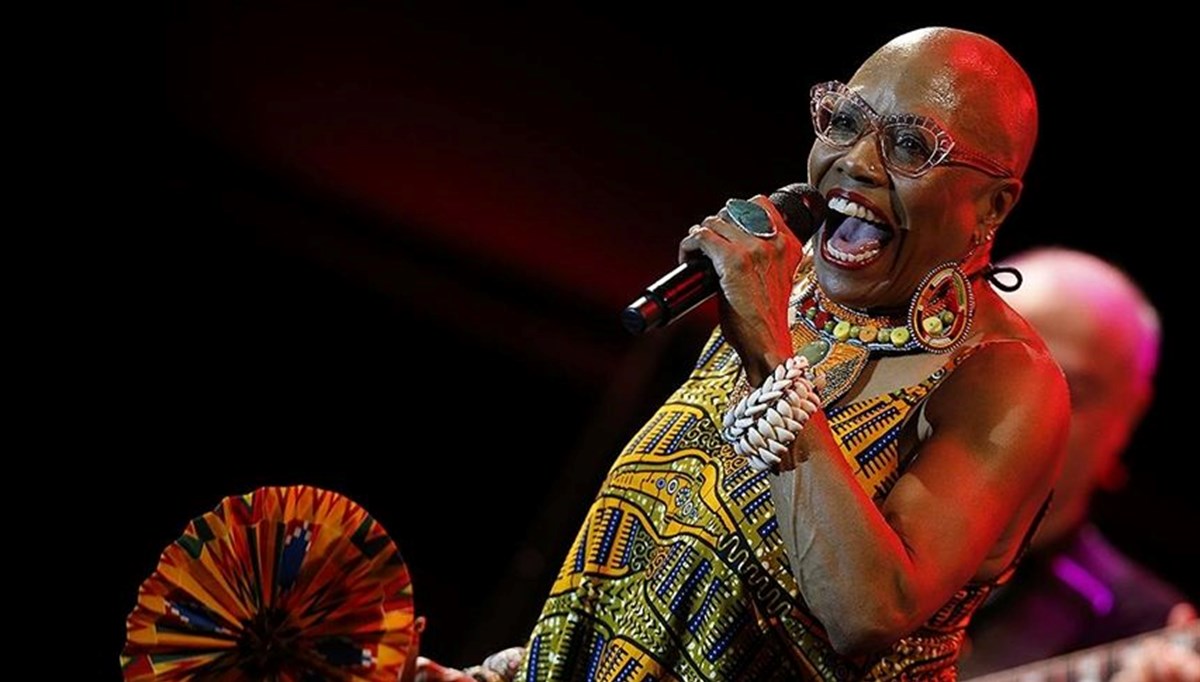 Caz müziğin usta ismi Dee Dee Bridgewater Türkiye'de konser verecek