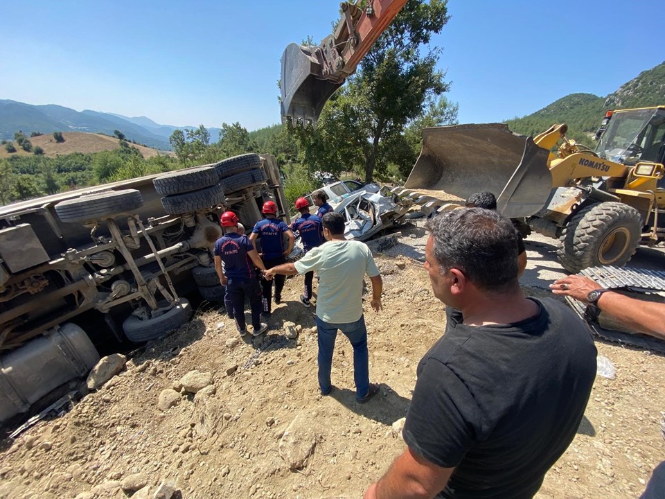 Kahramanmaraş’ta kamyon cenaze namazı kılanların arasına daldı: 6 can kaybı, 24 yaralı - 4