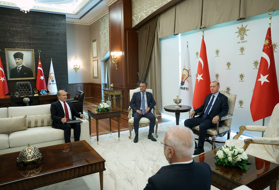 Cumhurbaşkanı Erdoğan, CHP lideri Özgür Özel ile görüştü - 3