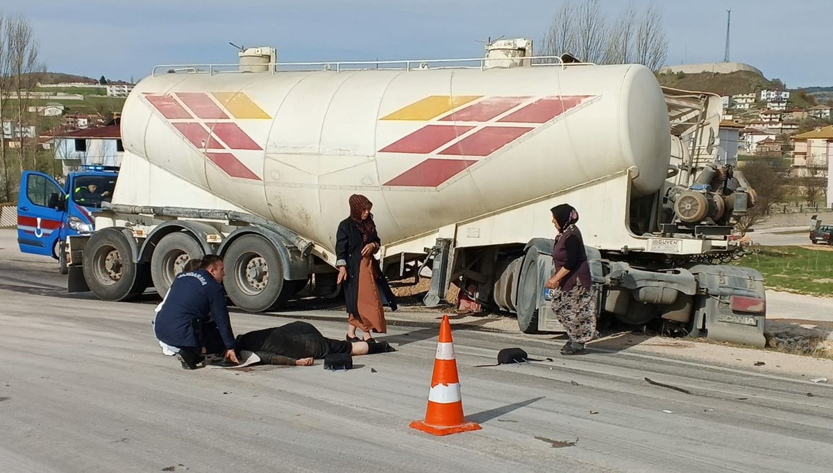 Beton mikseri ve otomobil çarpıştı: 1'i ağır 4 kişi yaralandı