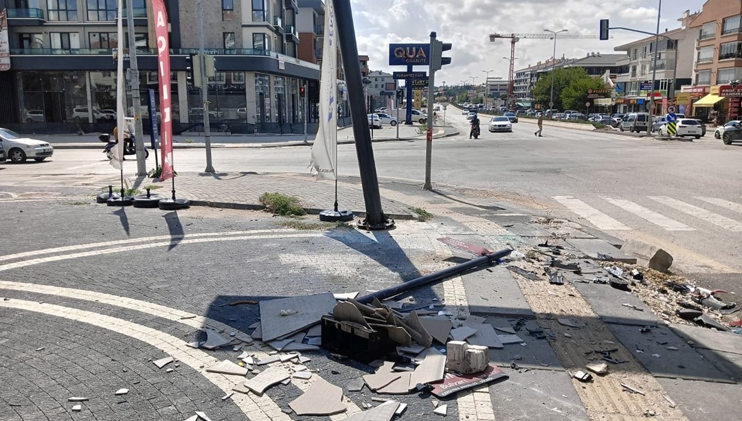 Ankara'da taksi ile otomobil çarpıştı: 1 kişi öldü, 1 kişi ağır yaralı
