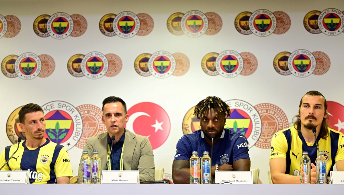 Fenerbahçe'de 5'i yeni transfer, 7 futbolcu için imza töreni düzenlendi Fenerbahçe'de 5'i yeni transfer, 7 futbolcu için imza töreni düzenlendi