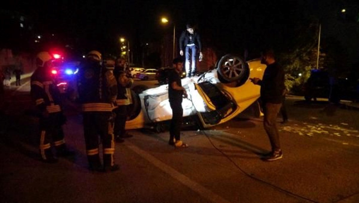 Kaza yapan eşinin yanına giderken kaza yaptı: 5 yaralı Kaza yapan eşinin yanına giderken kaza yaptı: 5 yaralı