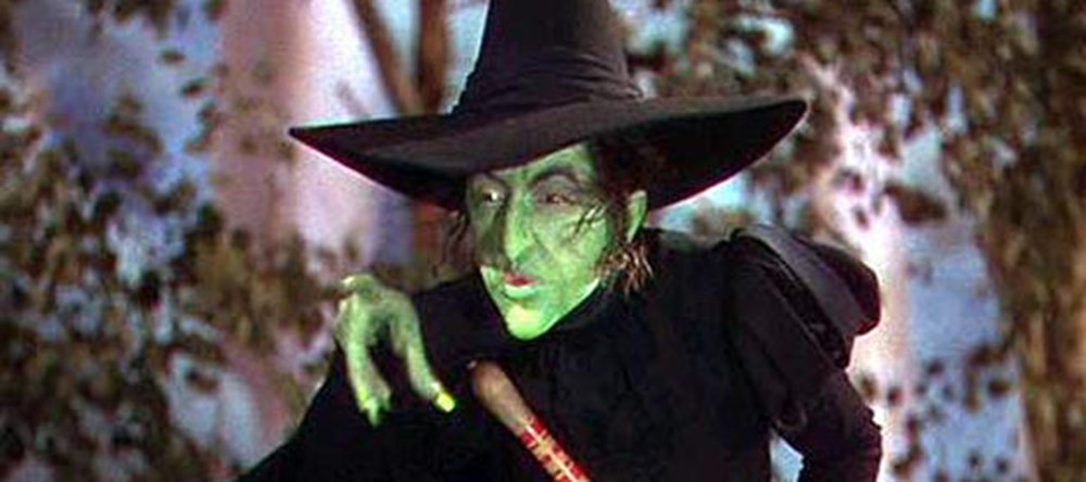 Witch is correct. Злобная ведьма Запада — Маргарет Хэмилтон, «волшебник страны оз». Злая ведьма Запада замок. The Wicked Witch is Dead. The Witch of the West is Dead.