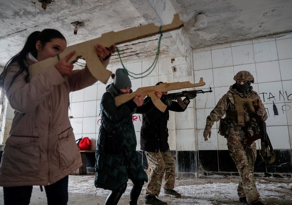 Ukrayna'da savaş hazırlığı: ABD'liler askerleri, askerler sivilleri eğitti - 6