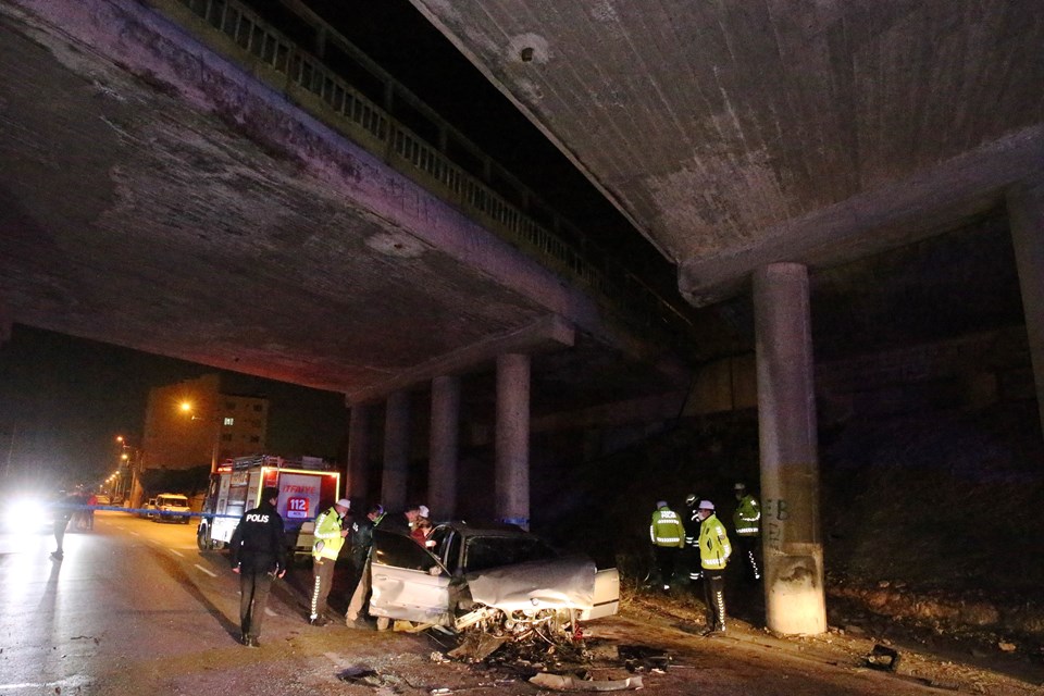 Eskişehir'de otomobil köprüden alt yola düştü: 1 ölü, 3 yaralı - 2