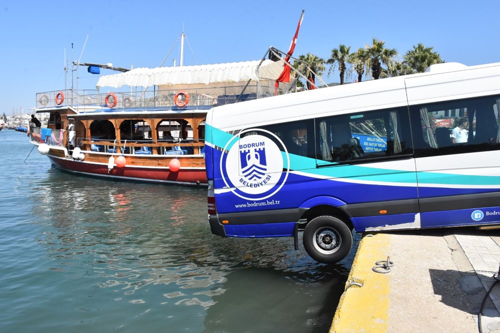 Bodrum Da Minibus Denize Dusmekten Son Anda Kurtuldu Ntv