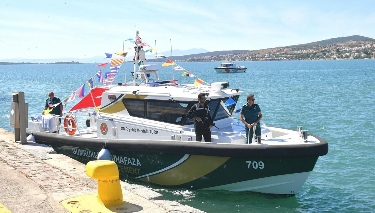Ayvalık'ta deniz devriye botu denize indirildi Ayvalık'ta deniz devriye botu denize indirildi