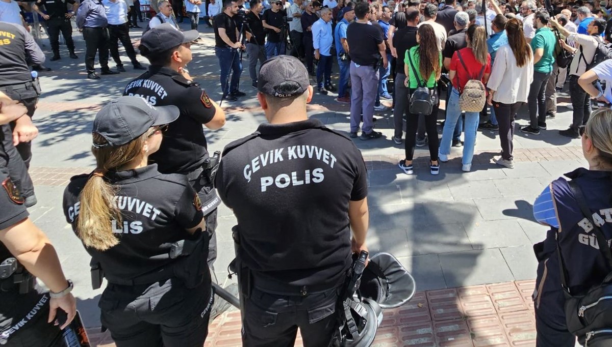 Van'da gösteri yürüyüşü ve açık hava toplantıları 5 gün süreyle yasaklandı Van'da gösteri yürüyüşü ve açık hava toplantıları 5 gün süreyle yasaklandı