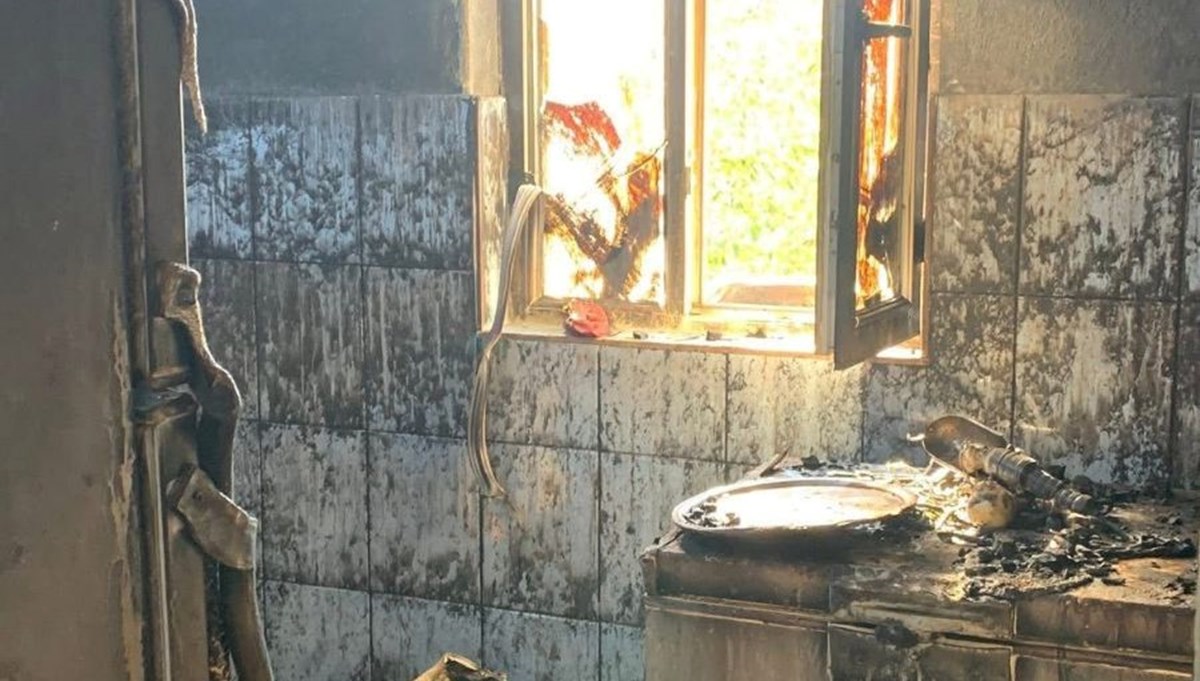 Elazığ'da bir ev yangında yanarak kül oldu Elazığ'da bir ev yangında yanarak kül oldu