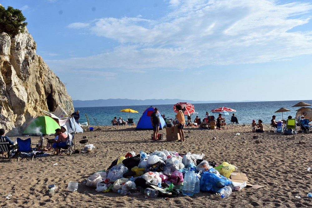İtalyan koyu, tatilcilerin atıklarıyla çöplüğe döndü - 18