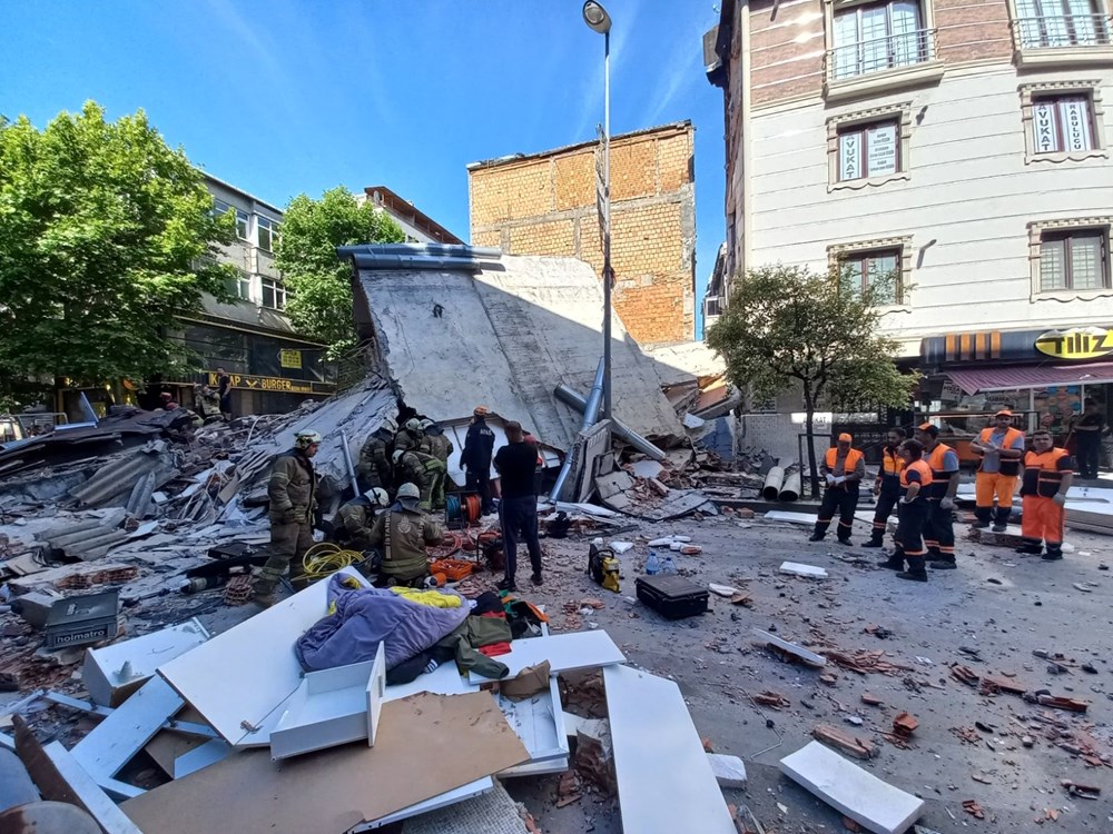 SON DAKİKA HABERİ | İstanbul Küçükçekmece'de bina çöktü: 1 kişi öldü, 7 kişi yaralı çıkarıldı - 3