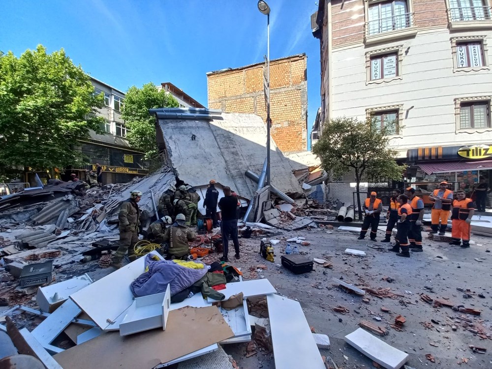 SON DAKİKA HABERİ | İstanbul Küçükçekmece'de bina çöktü: 1 kişi öldü, 2'si ağır 8 kişi yaralandı - 6