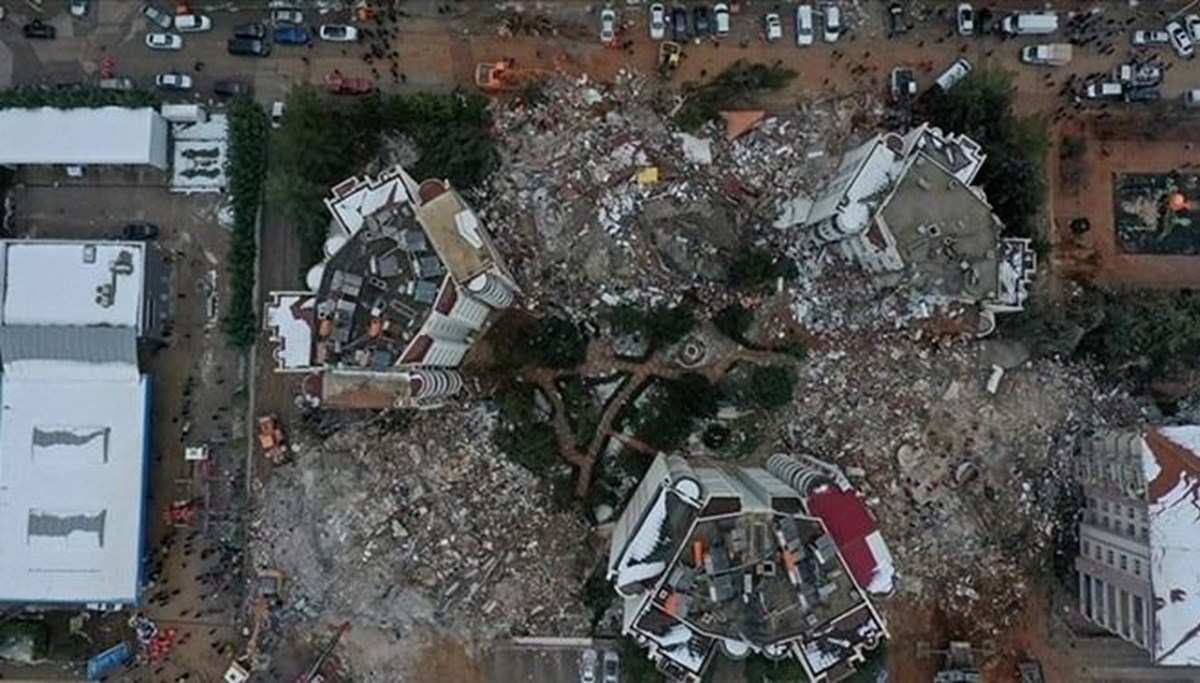 51 kişiye mezar olan Furkan Apartmanı'nın taşıyıcı kolonları kesilmiş 51 kişiye mezar olan Furkan Apartmanı'nın taşıyıcı kolonları kesilmiş