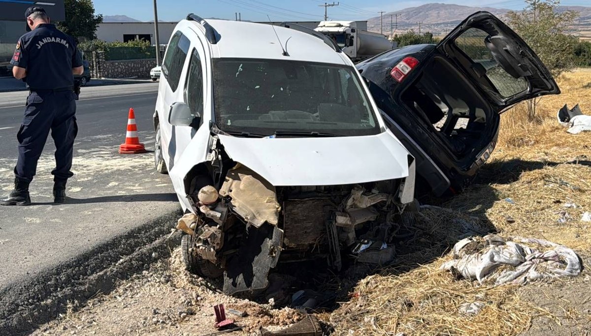 Park halindeki ticari araca çarptı