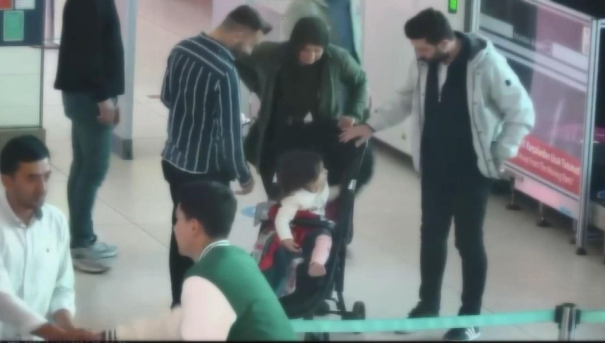 İstanbul Havalimanı'nda operasyon! Bebek arabasından 73 kilo külçe altın çıktı İstanbul Havalimanı'nda operasyon! Bebek arabasından 73 kilo külçe altın çıktı