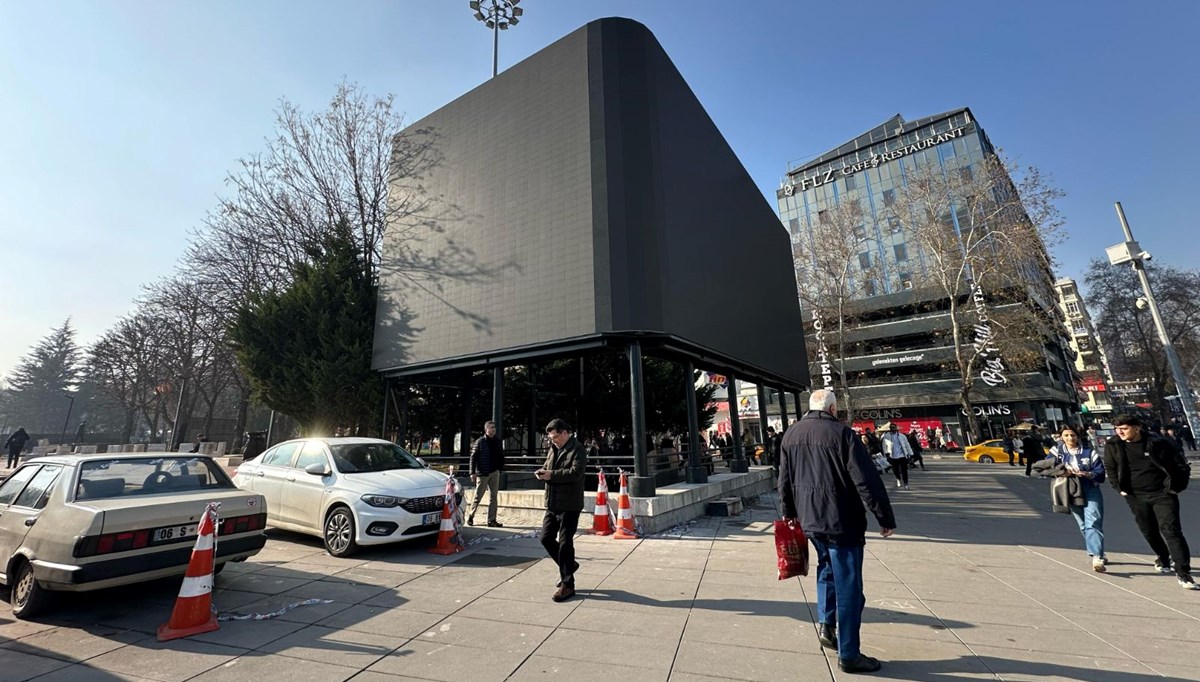 Ankara'da reklam panosu tartışması Ankara'da reklam panosu tartışması
