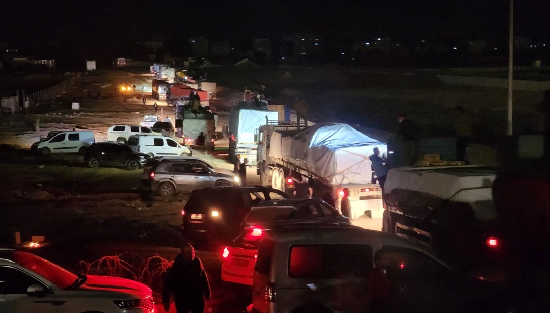 İsrail izin verdi: Gazze'ye yardım taşıyan 52 TIR, Refah'a girdi