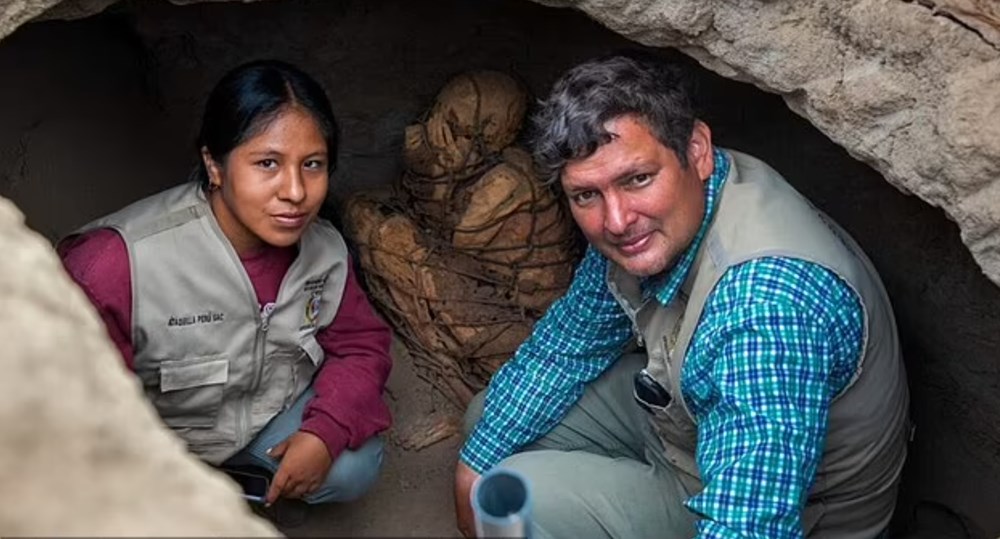 Vücudu bağlanarak gömülen bin 200 yıllık esrarengiz bir mumya bulundu - 5