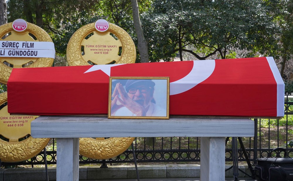 Cenazede çileden çıkmıştı: Özge Özder'den Şener Şen'e destek - 2