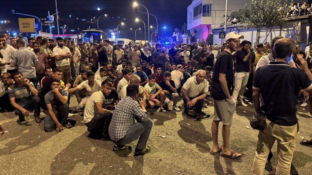 Tırın çarptığı genç öldü, mahalleli yolu kapattı - 2