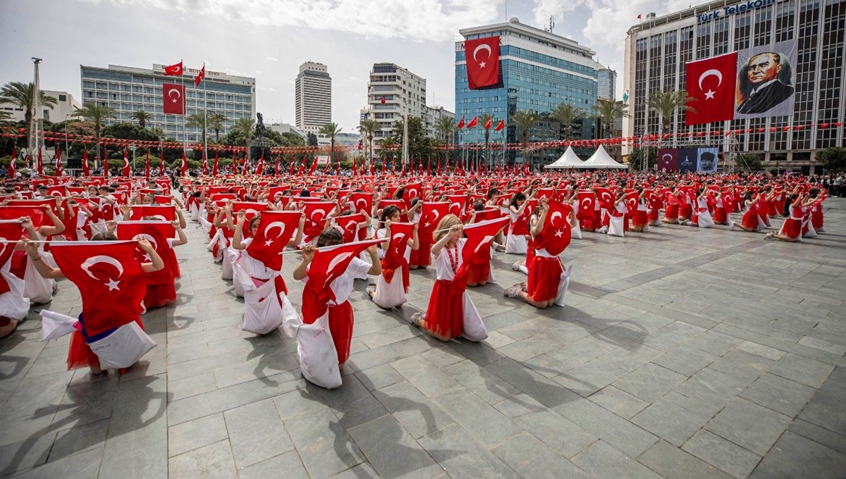 İzmir'de 23 Nisan'da toplu ulaşım ücretsiz