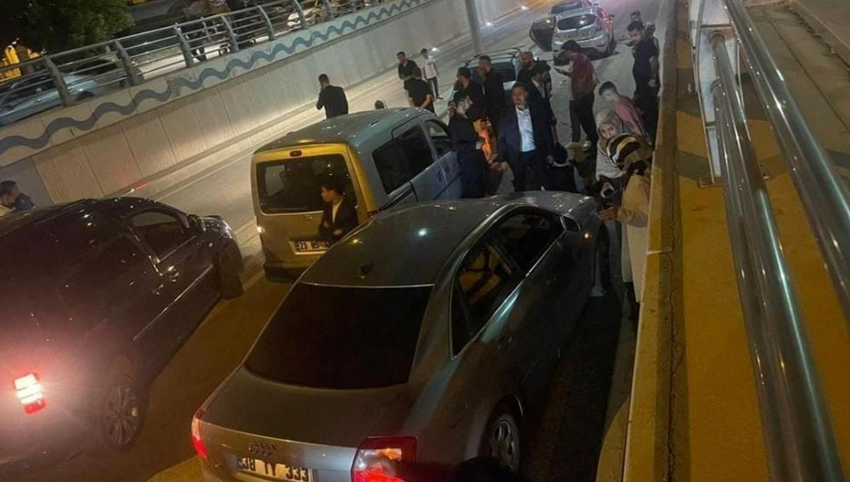 Elazığ’da düğün konvoyunda kaza: 3 yaralı Elazığ’da düğün konvoyunda kaza: 3 yaralı