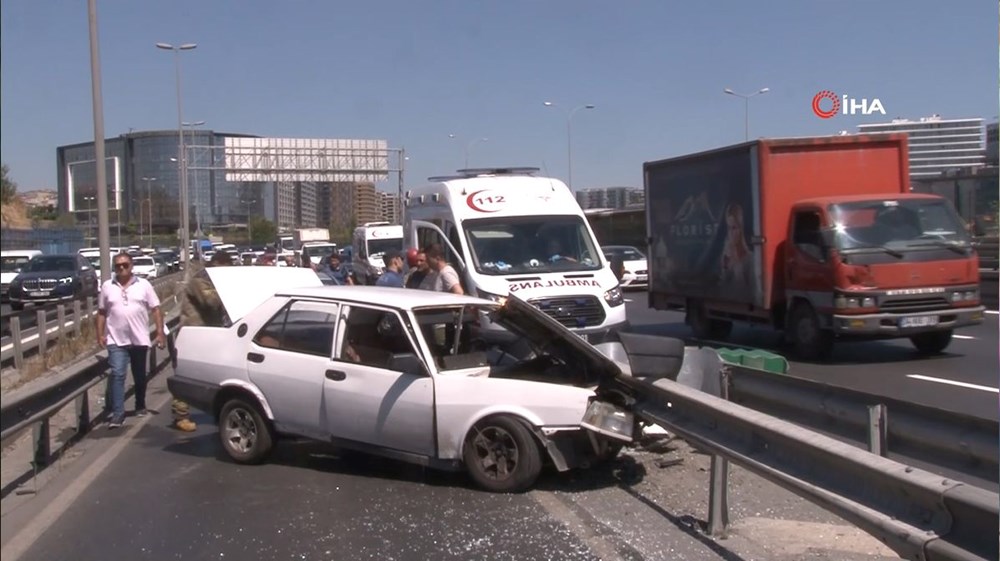 İstanbul’da E-5’i kilitleyen kaza: Bariyere ok gibi saplandı - 5