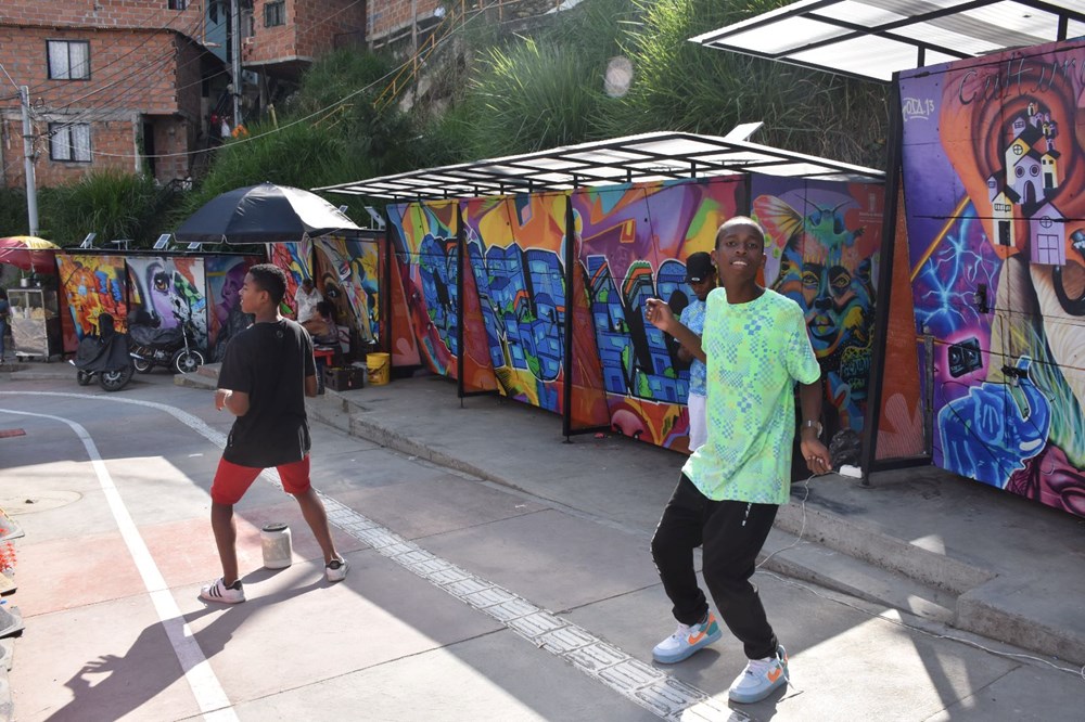 Kolombiya'nın tehlikeli bölgesi Comuna 13 çetelerden arındıktan sonra cazibe merkezi oldu - 4