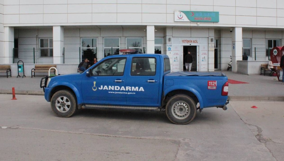 Köstebek tabancası elinde patladı