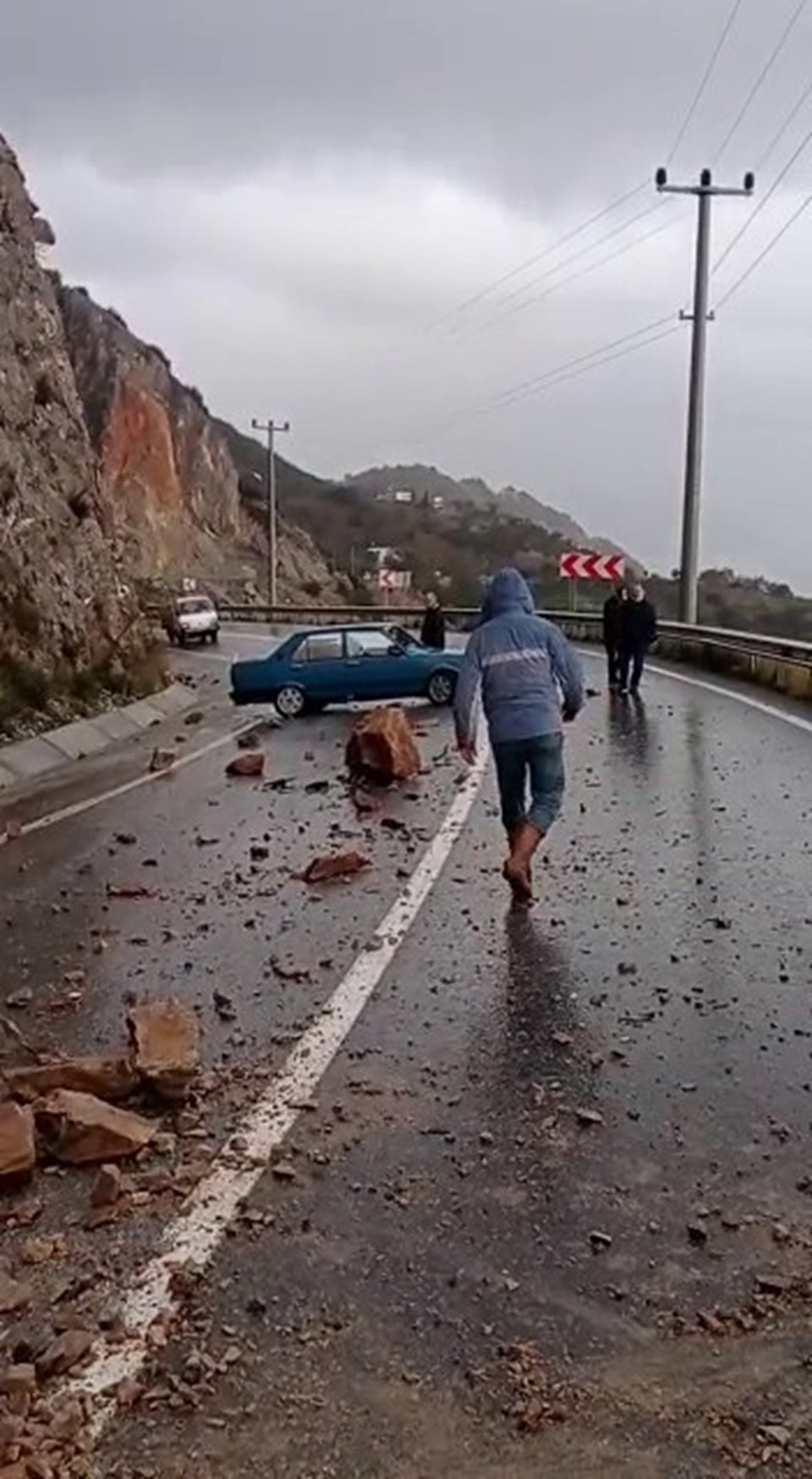 Mersin-Antalya karayolunda heyelan: 1 yaralı - 1