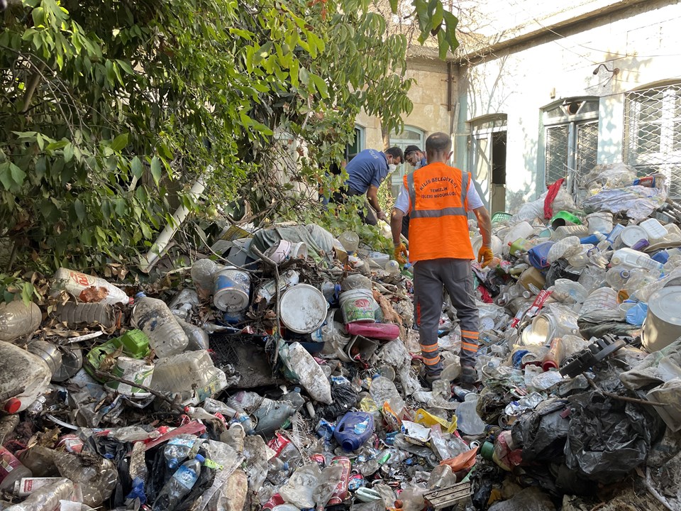 Kilis'te bir kişi yalnız yaşadığı çöp dolu evde ölü bulundu - 1