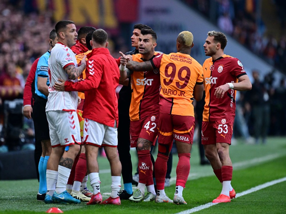 Lider Galatasaray, Sivasspor'u farklı geçti: Son 4 maçta 2 galibiyet 1 beraberlik yetiyor! - 7