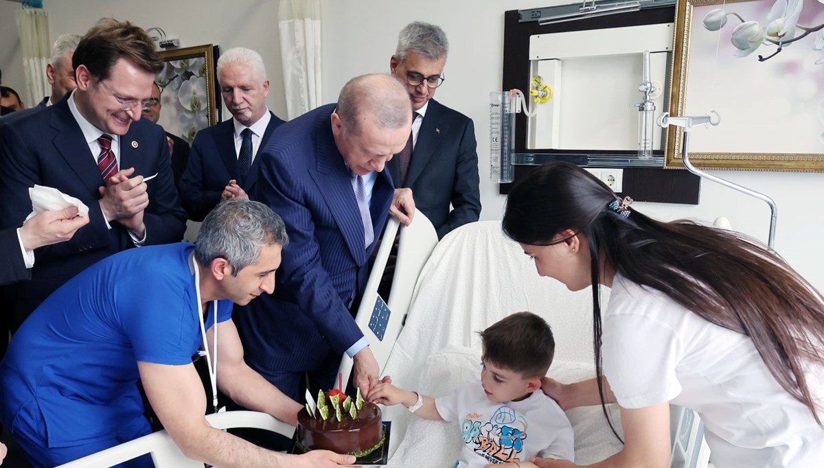 Cumhurbaşkanı Erdoğan'dan hastalara ziyaret