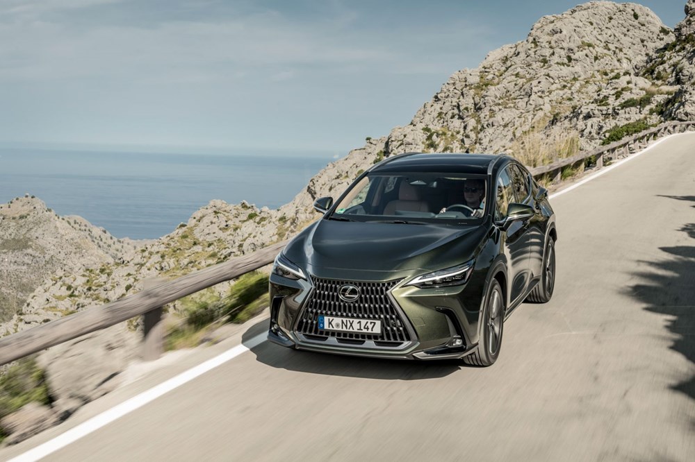 Lexus'ta yeni dönem: İlk plug-in hibrit modelini tanıttı - 13