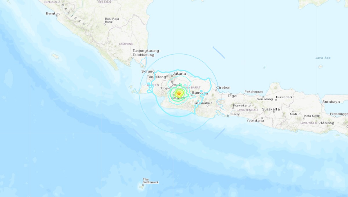 Endonezya'da 6,2 büyüklüğünde deprem
