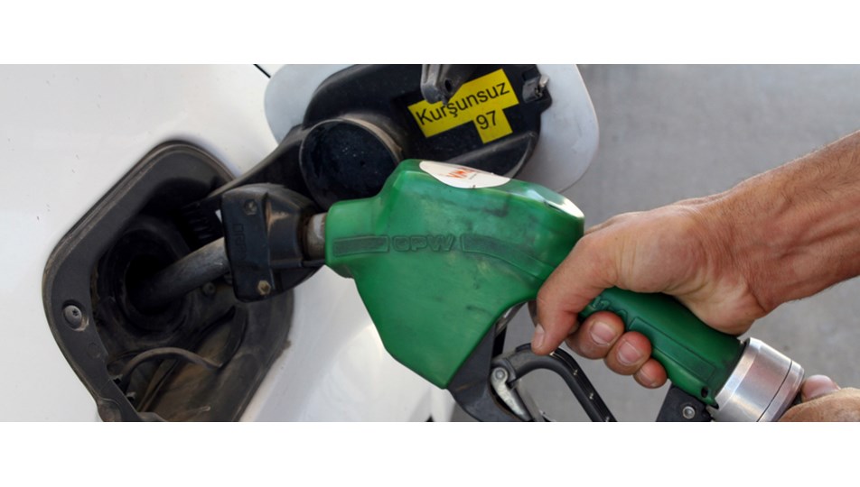 Benzine bir 'tavan' zammı daha