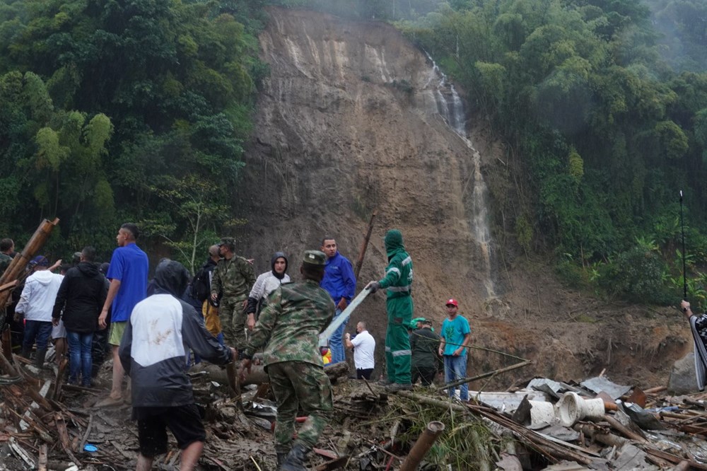 Kolombiya'da toprak kayması sonucu 14 kişi öldü - 18