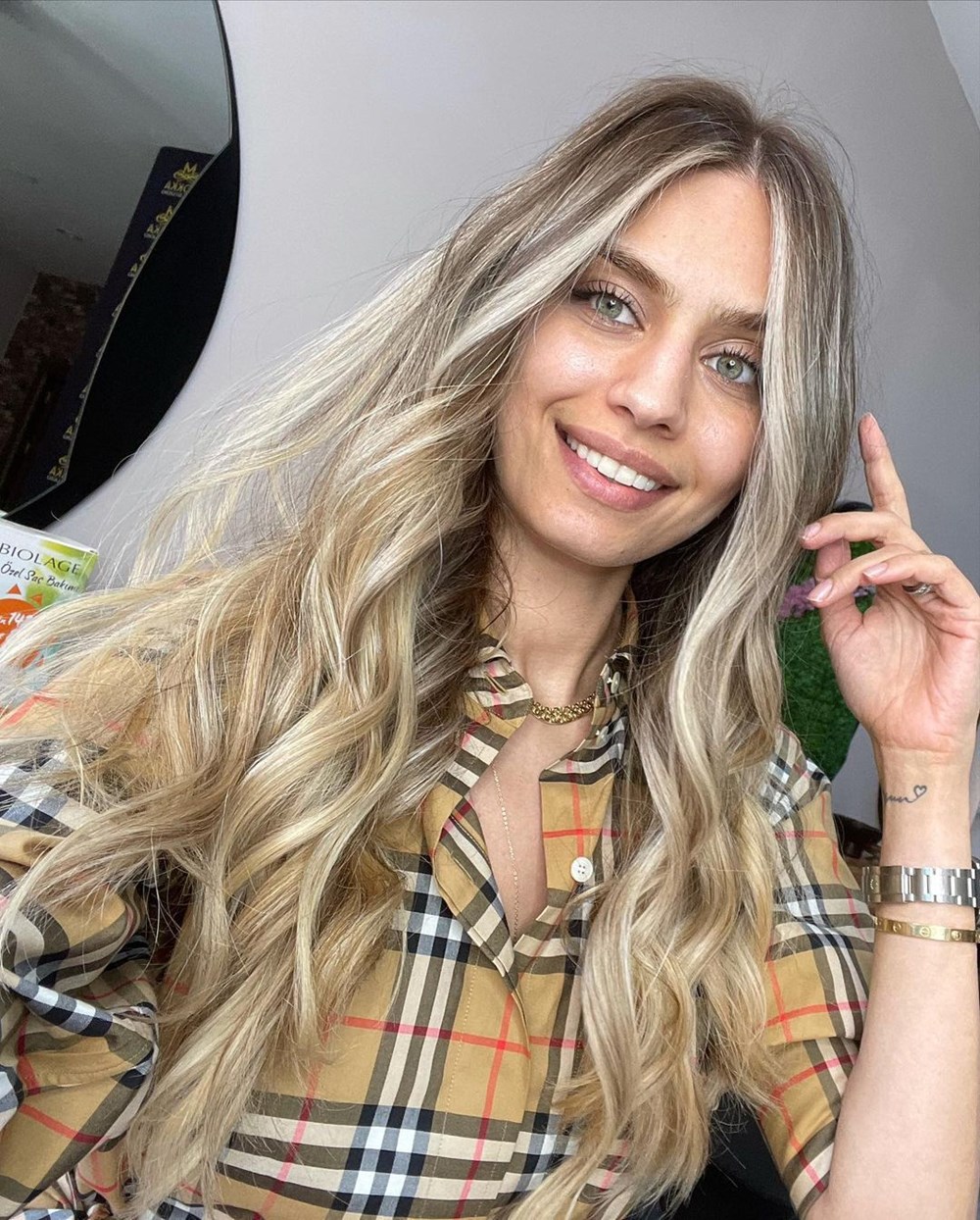 Afra Saraçoğlu'ndan yeni imaj: Sarışın oldu (Ünlülerin değişimi) 226 SvctqWxH ku4lnCYDvboDA