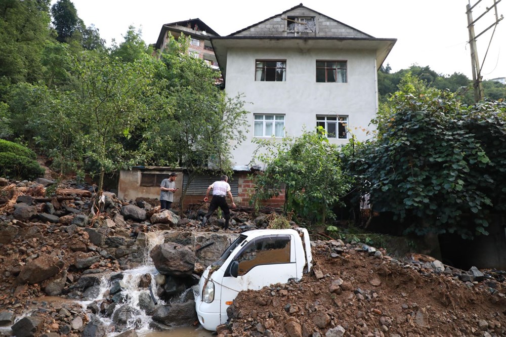 Rize’de sel ve heyelan afetinin hasarı gün ağarınca ortaya çıktı - 22
