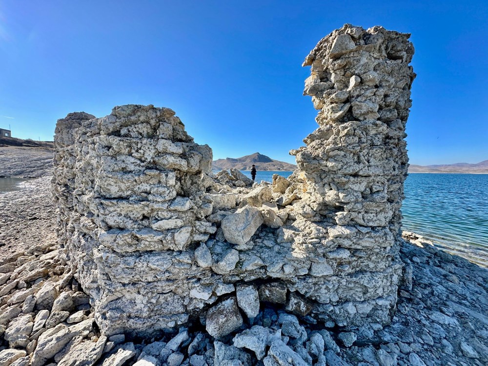Tunceli'de sular çekilince ortaya çıktı: 2 bin 800 yıllık olduğu tahmin ediliyor - 6