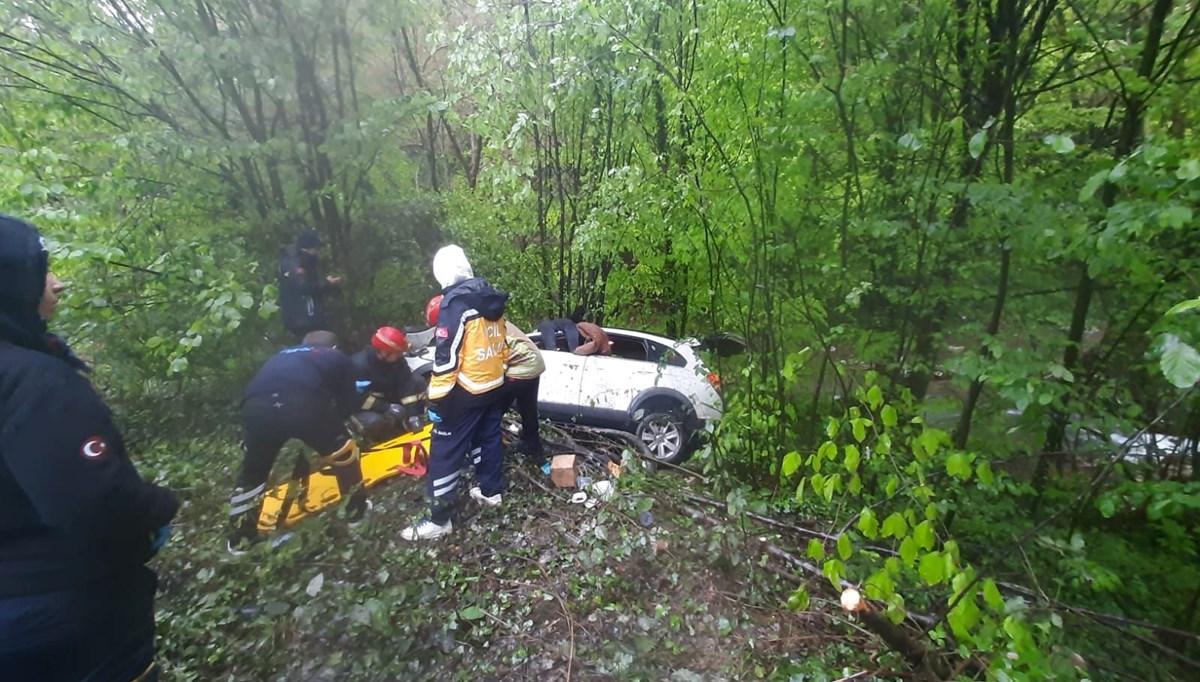 Ormana uçan cipin sürücüsü öldü, 2'si çocuk 3 kişi yaralandı