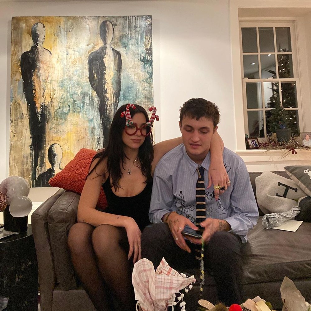 Dua Lipa, Gigi ve Bella Hadid Noel'i evlerinde kutladı - 1